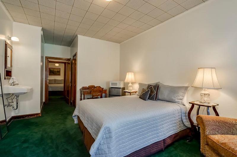 Ryan Hotel Уоллес Экстерьер фото
