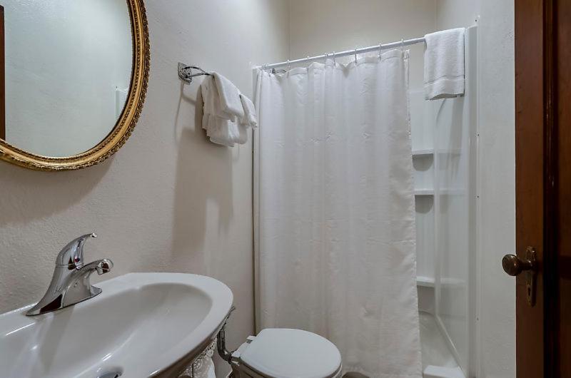 Ryan Hotel Уоллес Экстерьер фото