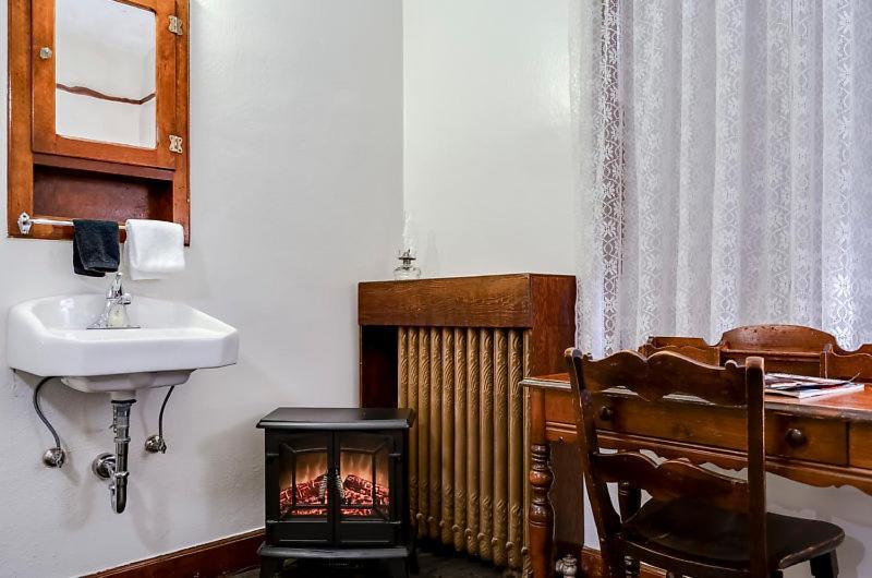 Ryan Hotel Уоллес Экстерьер фото